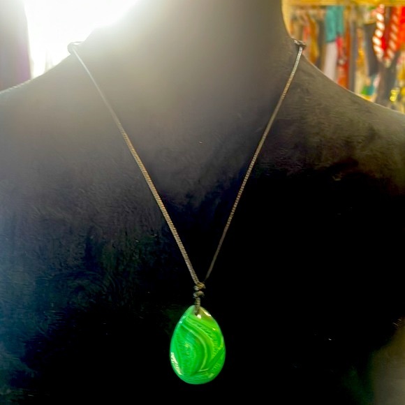 Green Malachite Pendant with adjustable black strap, wear long or as choker - Picture 5 of 6